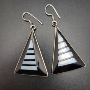 Alpaca Mexico Black and White Triangle Inlay Drop Earrings
